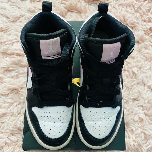 Jordan 1 Mid - Picture 2 of 3